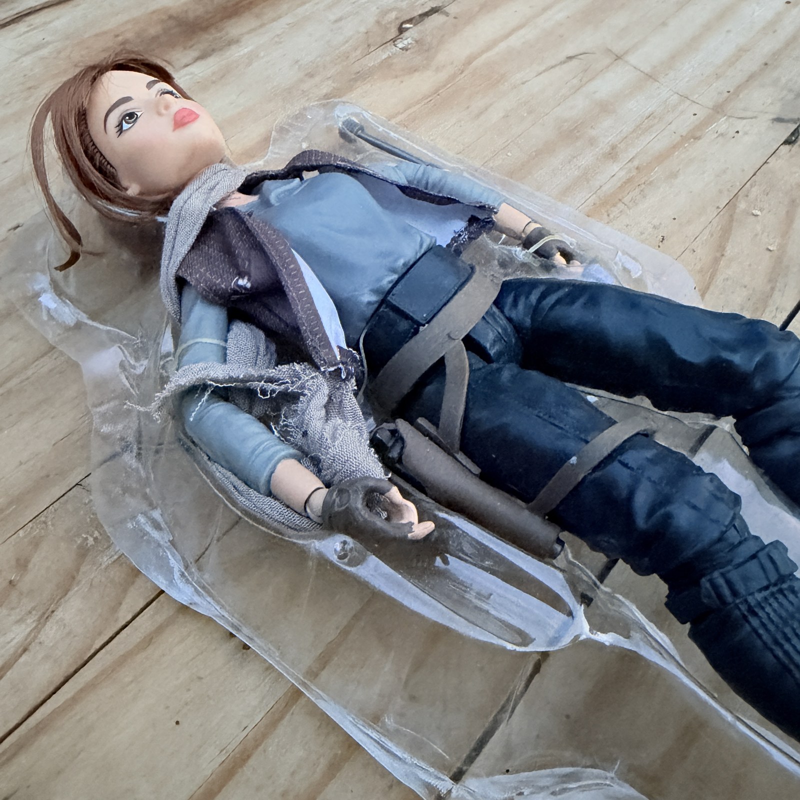 Lara Croft loose figure and clear tray detail