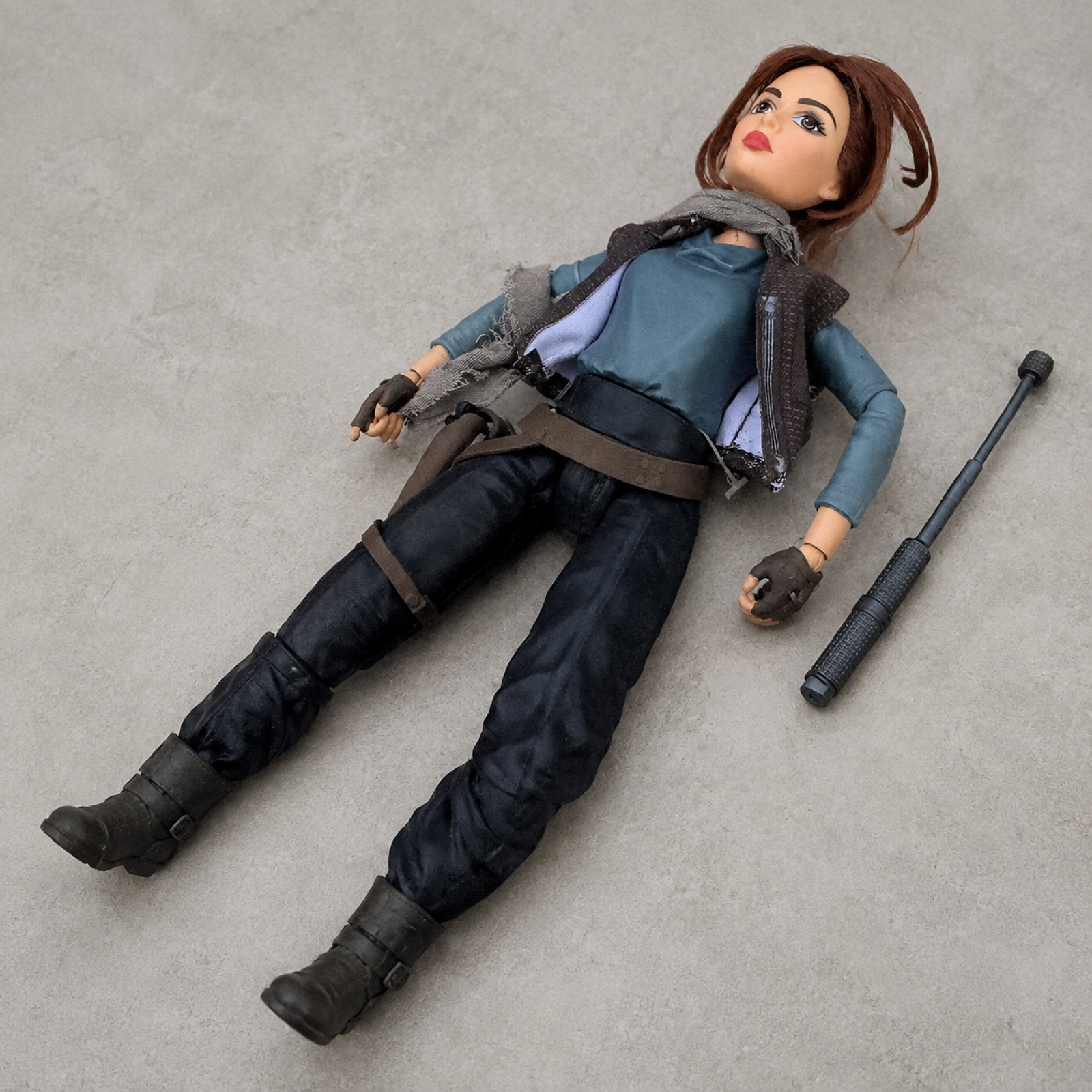 Lara Croft Loose Articulated Figure with Staff Accessory — Toys & Dolls — Lott's & Found