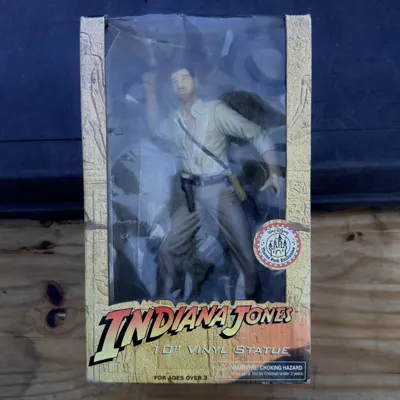 Disney Theme Park Exclusive Indiana Jones vinyl figure box angle