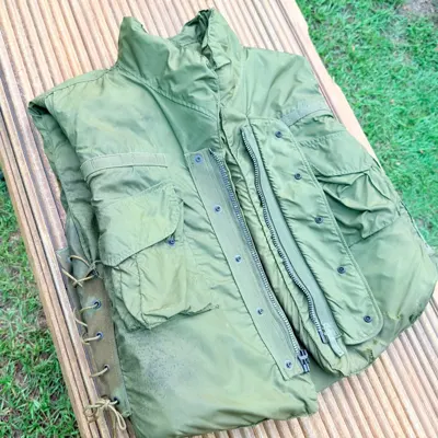 Vietnam-era M69 flak vest, size Large — view 2
