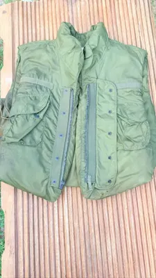 Vietnam-era M69 flak vest, size Large — view 5