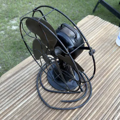 Vintage Emerson Five-Blade Desk Fan - Untested — view 7