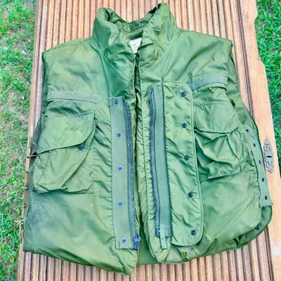 Vietnam-era M69 flak vest, size Large — view 3