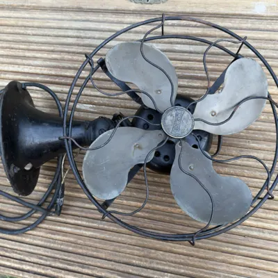 Vintage Emerson Five-Blade Desk Fan - Untested — view 8
