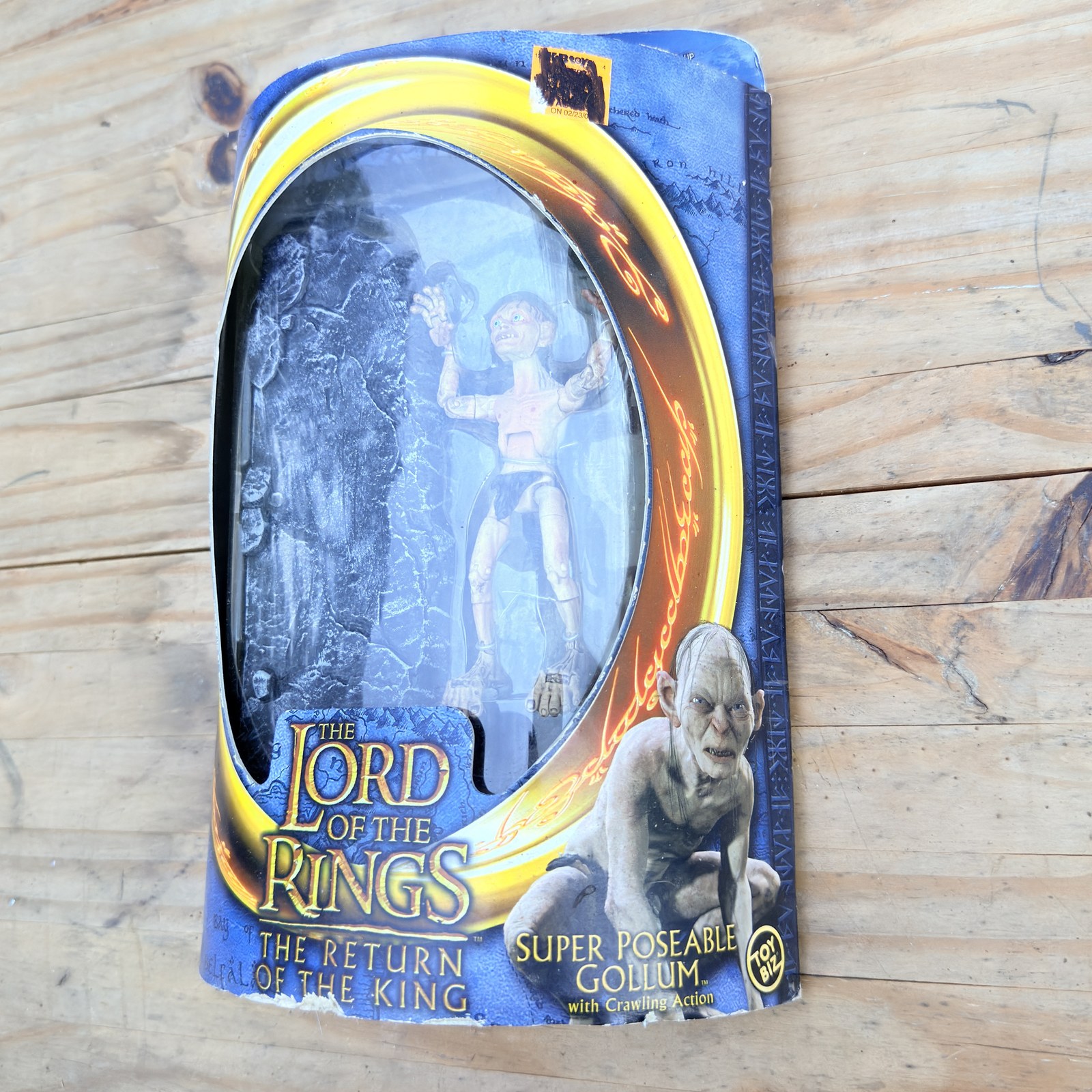 2003 Toy Biz LOTR Super Poseable Gollum package angled front