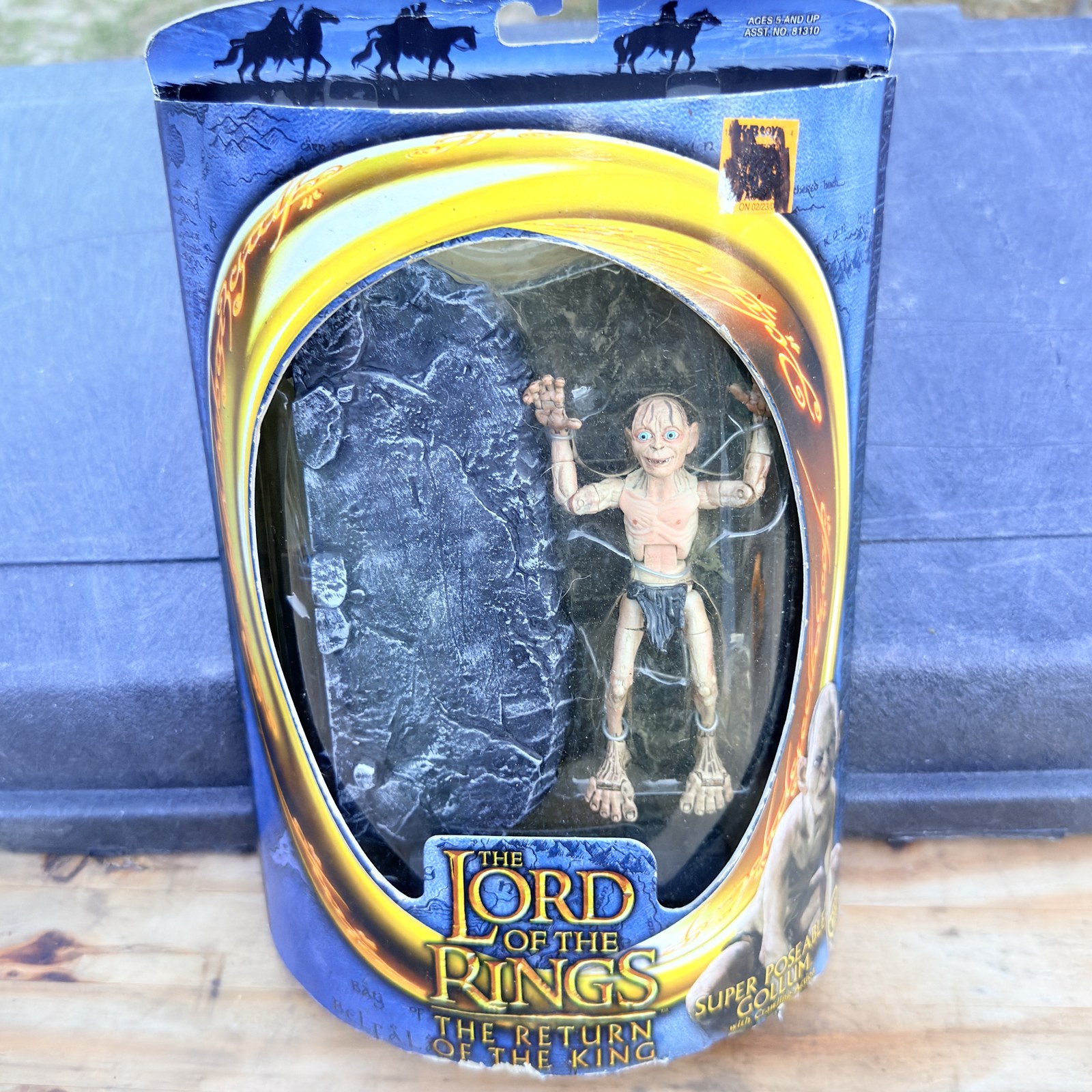 2003 Toy Biz LOTR Super Poseable Gollum front with item marking